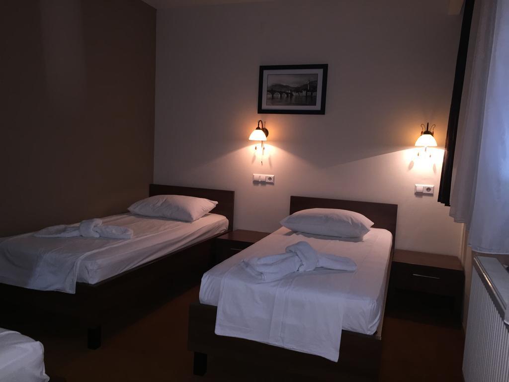Hotel Oaza Konjic Rum bild