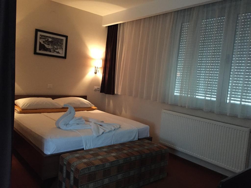 Hotel Oaza Konjic Exteriör bild