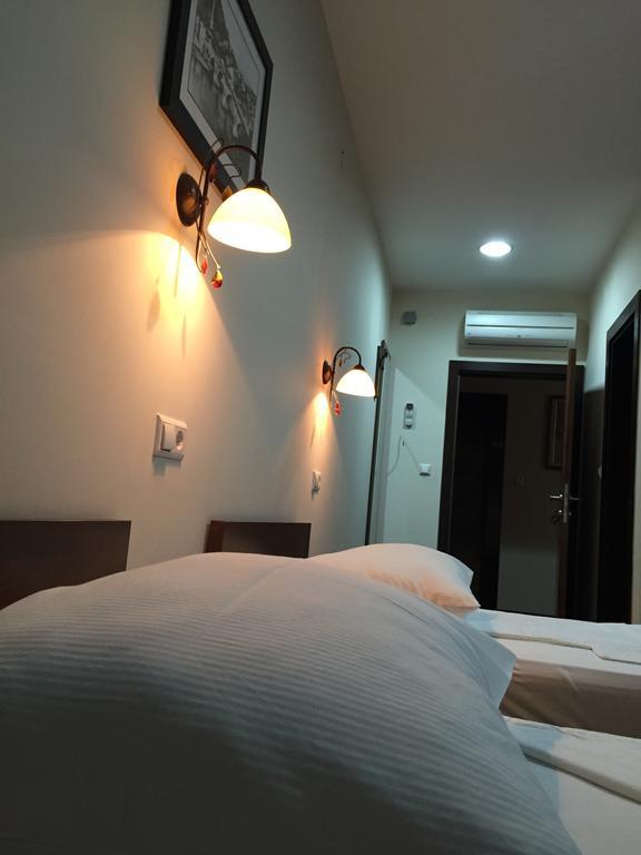 Hotel Oaza Konjic Rum bild