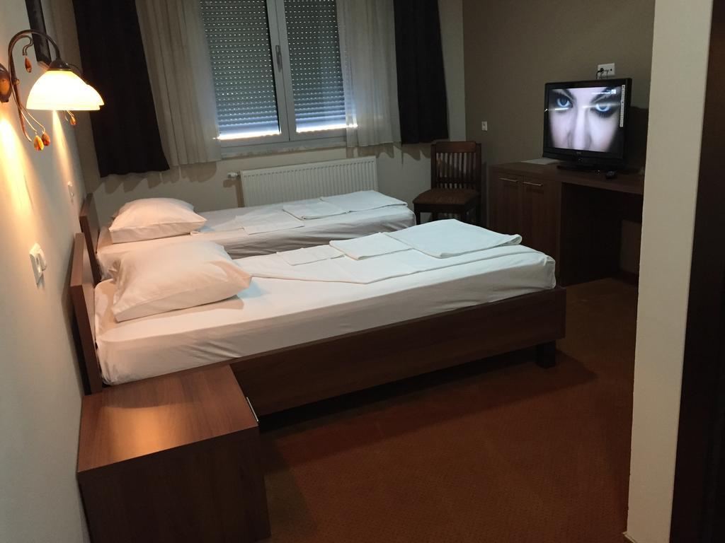 Hotel Oaza Konjic Rum bild