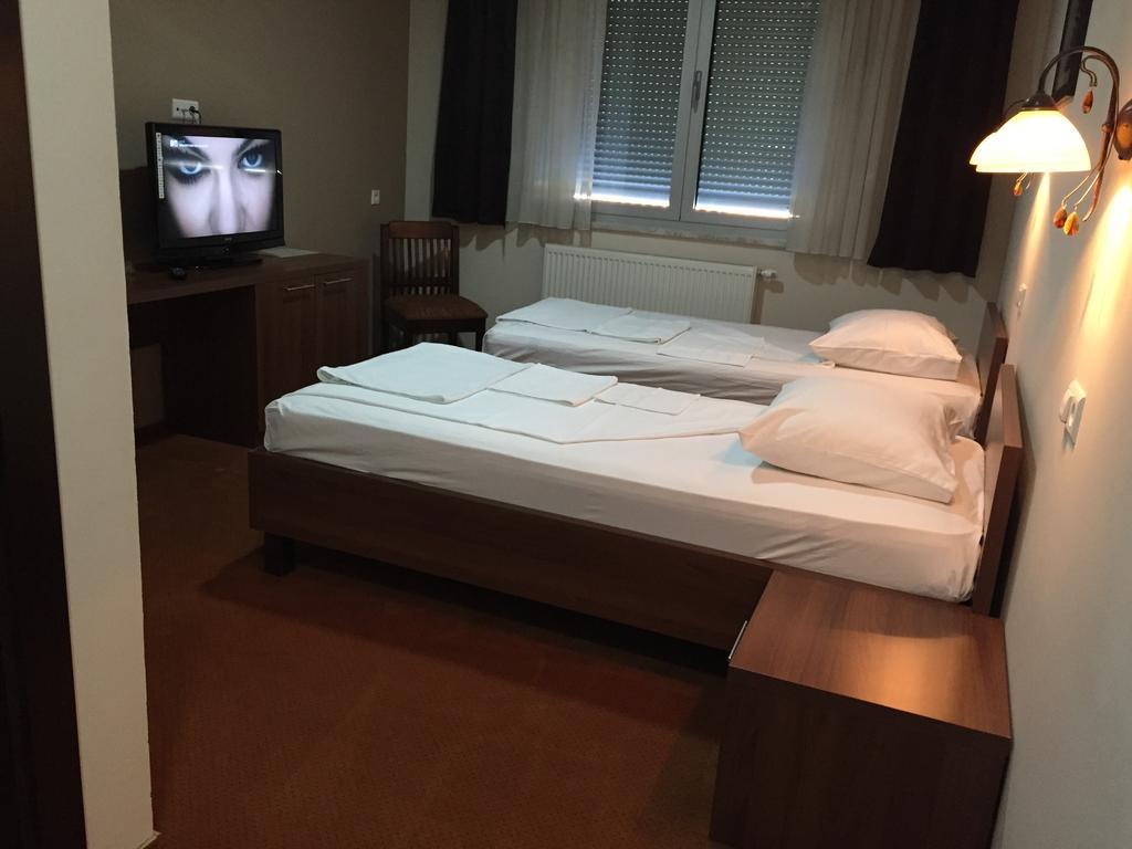 Hotel Oaza Konjic Exteriör bild